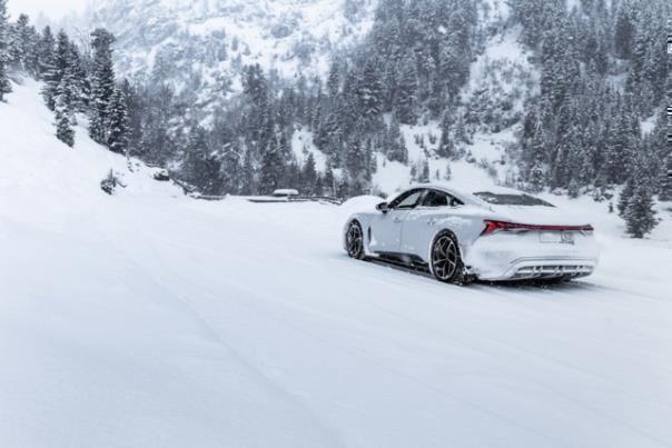 Vollelektrisches Winterfahrerlebnis bildet den Auftakt für den Fahrspass in Davos